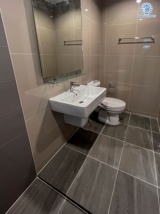 บ้านมือสองตกแต่งใหม่ โครงการ ไลฟ์บางกอกบูเลอวาร์ด ราชพฤกษ์-จรัญ เนื้อที่ 50.8 ตร.ว. ดีไซน์ตอบทุกไลฟ์สไตล์ ฟังก์ชัน 3 ห้องนอน 3 ห้องน้ำ 1 ห้องอเนกประสงค์ จอดรถได้ 2 คัน บนทำเลเชื่อมต่อทุกเส้นทาง ใกล้รถไฟฟ้าสายสีน้ำเงิน "สถานีบางหว้า" และจุดขึ้นทางด่วน "กาญจนาภิเษก"